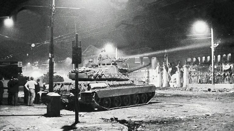image Τι πιστεύουν οι Έλληνες για τη δικτατορία και το Πολυτεχνείο   Πηγή: Reporter.gr