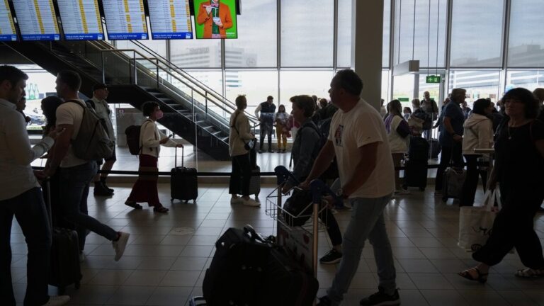 image Ολλανδία: Ακυρώνονται δεκάδες πτήσεις λόγω χιονόπτωσης