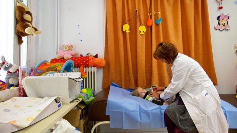 image Στρεπτόκοκκος: Πώς μεταδίδεται και τι πρέπει να προσέξουν οι γονείς – Πώς μπορούμε να σταματήσουμε την εξάπλωση των λοιμώξεων