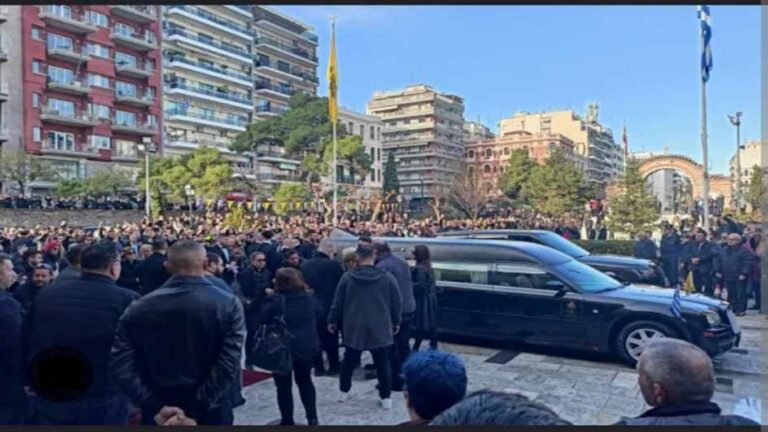 image Βασίλης Καρράς: «Καλό ταξίδι άρχοντα» – Με το «Νύχτα Ξελογιάστρα» το τελευταίο αντίο