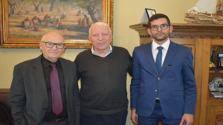 image Συνάντηση Περιφερειάρχη με Δήμαρχο Αγίου Ευστρατίου.