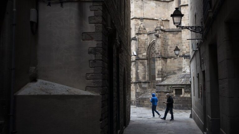 image Ισπανία: Η Βαρκελώνη επιβάλλει πρόστιμο 420.000 € σε ιδιοκτήτη για παράνομες τουριστικές ενοικιάσεις.