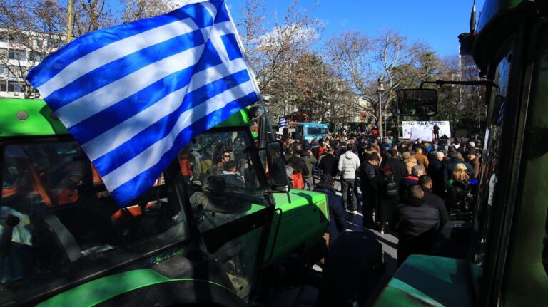 image Αγρότες: Πολιορκία της Agrotica με 300 τρακτέρ – Η κυβέρνηση απαντά με μέτρα στήριξης