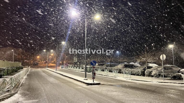 image Θεσσαλονίκη: Παγωμένη νύχτα – Χιόνια στην πόλη και προβλήματα στους γύρω δρόμους (φωτο+vid)