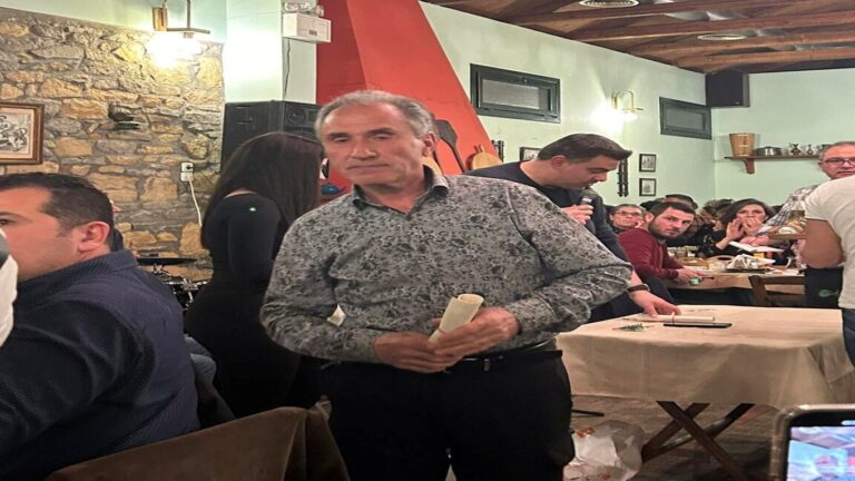 image Ο ΜΕΣ “Άγιος Δημήτριος”,δεν ξέχασε  τους “παλιούς” …στην κοπή πίτας!Τιμήθηκε ο Γιάννης Αμπελώμος.