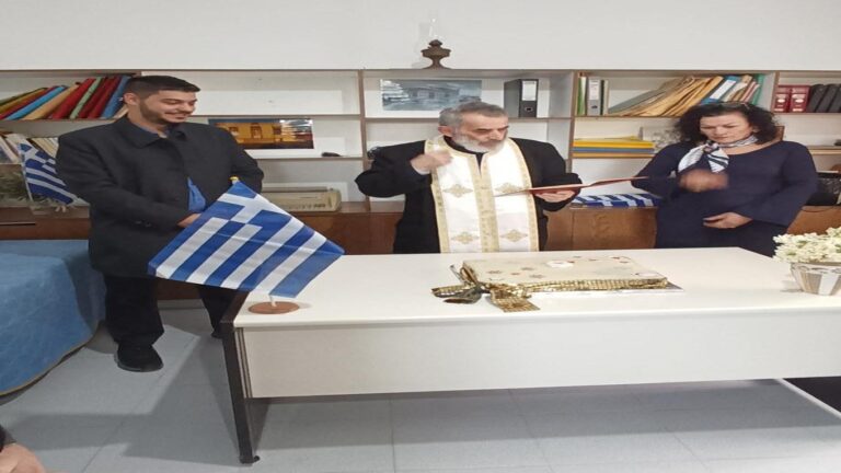 image Στην κοπή πίτας στα  Λύχνα ο Έπαρχος Λήμνου Απόστολος Κουτσογιάννης.