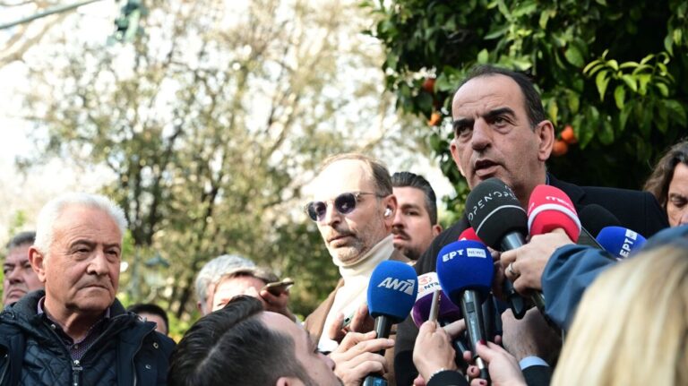 image Αγρότες για συνάντηση με Μητσοτάκη: Δεν ικανοποιήθηκαν όλα τα αιτήματα – Στα μπλόκα οι αποφάσεις