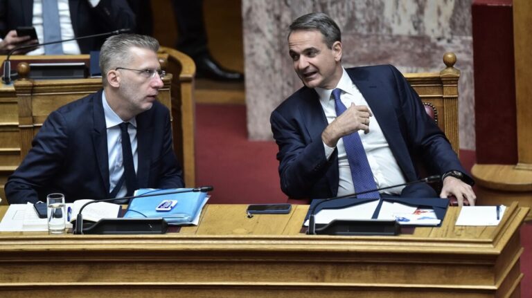 image Ομόφυλα ζευγάρια: Τα τηλεφωνήματα Μητσοτάκη στο «παρά πέντε» και η ανησυχία για Σαμαρά