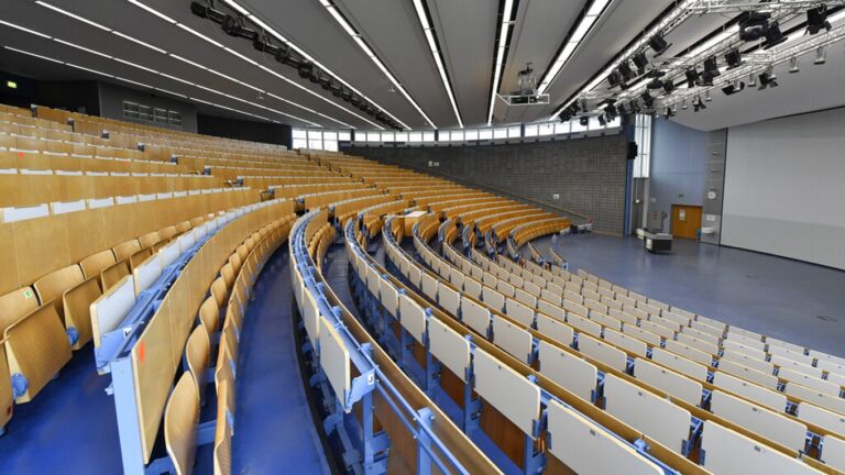 image Σοφία Ζαχαράκη: Αναστολή φοιτητικής ιδιότητας για 24 μήνες σε όσους συλλαμβάνονται για επεισόδια μέσα στα Πανεπιστήμια