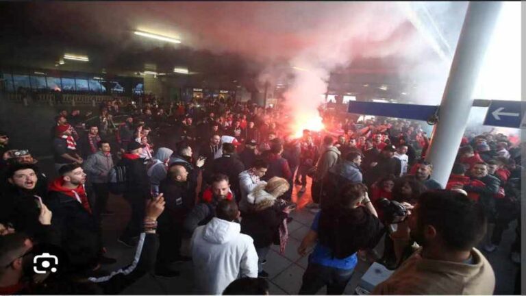 image «Θρύλε σ’ αγαπώ, φέρτε μας το ευρωπαϊκό!»: Χαμός στο αεροδρόμιο κατά την άφιξη του Ολυμπιακού