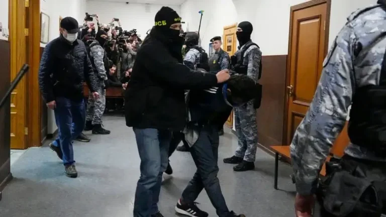 image Μόσχα: Προφυλακιστέοι οι τέσσερις συλληφθέντες για το μακελειό