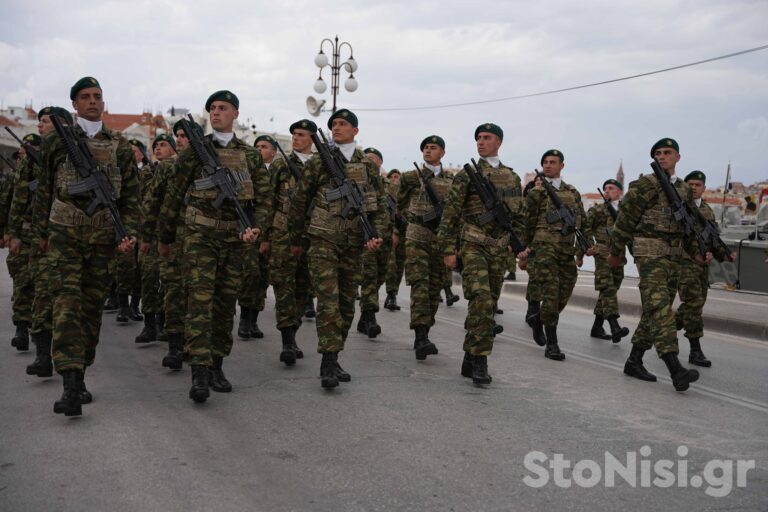 image Ένας Λημνιός στην πρώτη σειρά  των καταδρομέων στην παρέλαση της Μυτιλήνης!(φωτο+βιντεο)