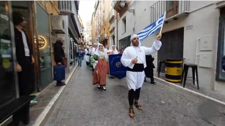 image Παρέλαση στους δρόμους  του Agrigento από  το Λύκειο των Ελληνίδων Λήμνου .(Βίντεο)