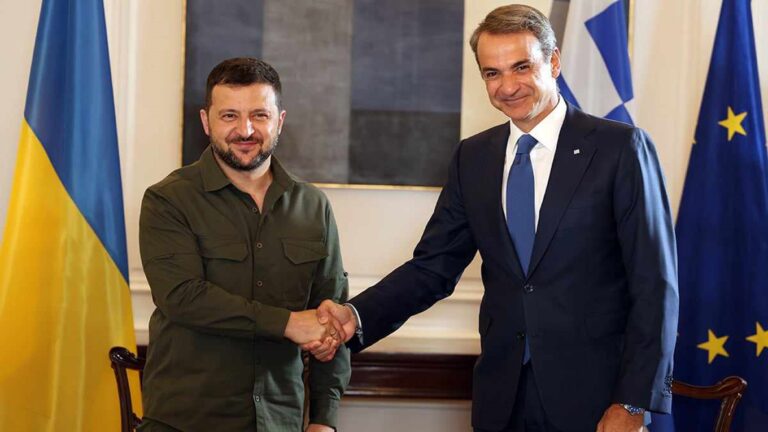 image Η ανάρτηση Ζελένσκι για την επίσκεψη Μητσοτάκη: Φόρος τιμής στα θύματα ρωσικού βομβαρδισμού
