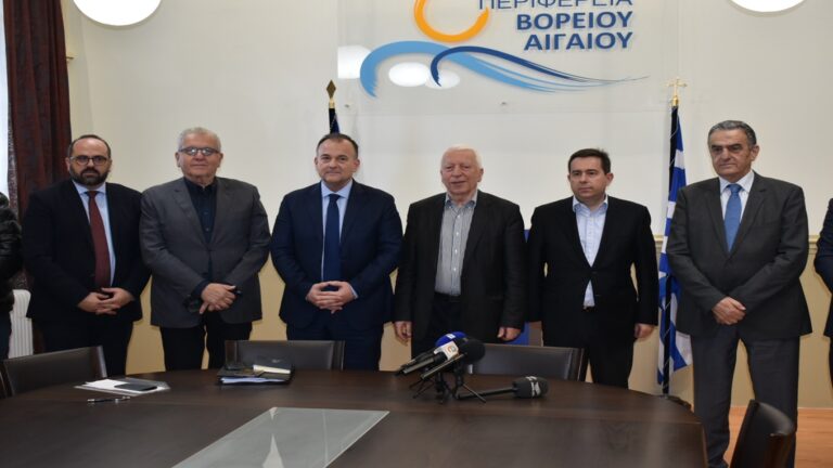 image Σύσκεψη υπό την Προεδρία του Περιφερειάρχη Βορείου Αιγαίου με τον Υφυπουργό Ναυτιλίας και Νησιωτικής Πολιτικής.