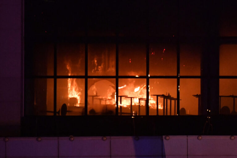 image Μακελειό στη Μόσχα: Συνελήφθη ύποπτος για τις επιθέσεις – Πτώματα κείτονται στο δρόμο