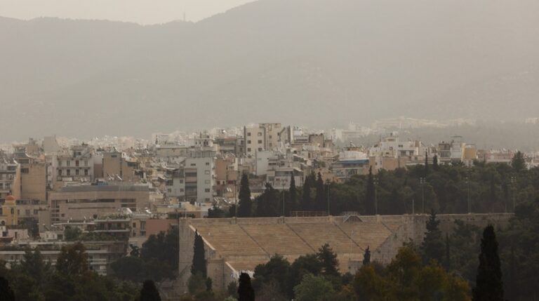 image Καιρός: Τοπικές βροχές και αφρικανική σκόνη – Πώς θα κυλήσει η Μεγάλη Εβδομάδα