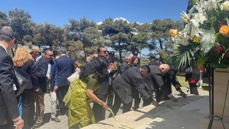 image ANZAC Day -Πορτιανού: η συγκινητική εναπόθεση λουλουδιών για τους πεσόντες.(βίντεο+φωτο)