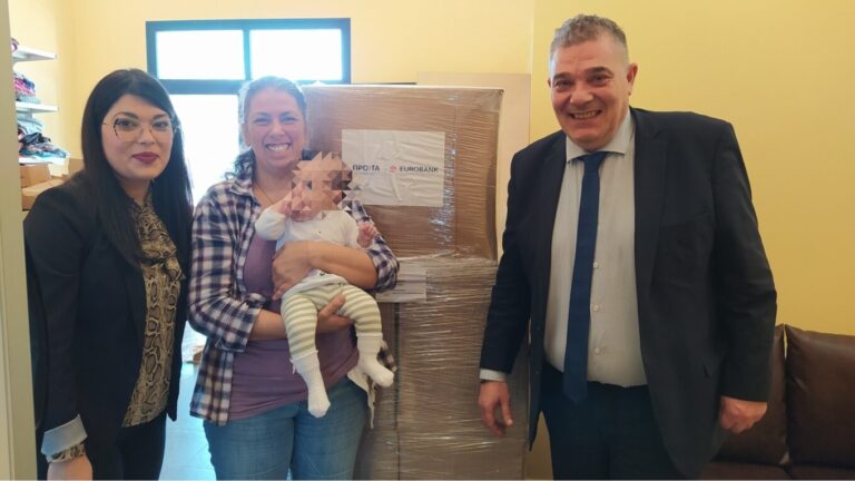 image Παράδοση βρεφικών πακέτων (baby kits) σε νέες μητέρες.«ΑΠΟΣΤΟΛΗ» και  EUROBANK ένωσαν τις δυνάμεις τους.