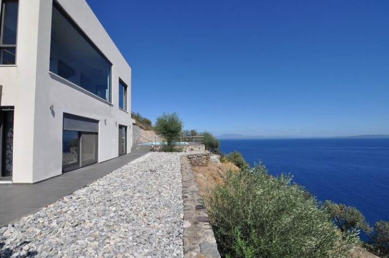 image Νόμιμα ακίνητα στον αιγιαλό: Πώς θα τα σώσετε από κατεδαφίσεις – Τι προβλέπει εγκύκλιος από το ΥΠΟΙΚ