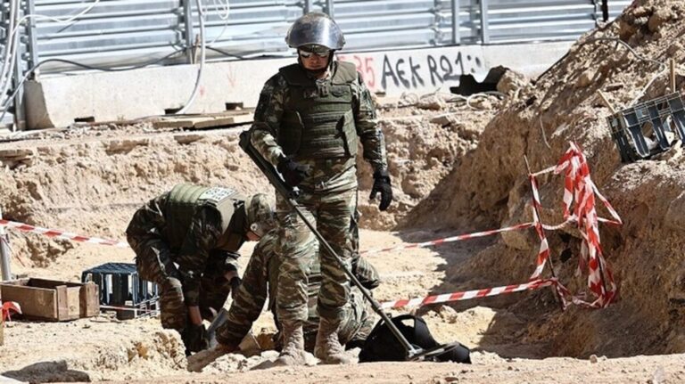 image Ελληνικό: Βρέθηκαν εκατοντάδες βόμβες του Β’ Παγκόσμιου θαμμένες στο πρώην αεροδρόμιο