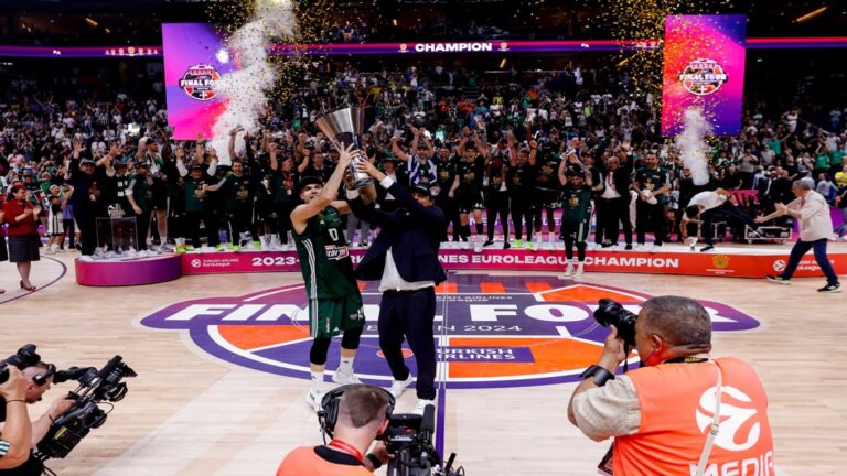 image Live όσα  συμβαίνουν σε Βερολίνο ,Αθήνα και την υπόλοιπη Ελλάδα! Πανυγυρισμοί σ όλη την Χώρα.(Βίντεο-Live)