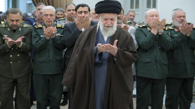 image Ιράν: Η επόμενη ημέρα μετά τον θάνατο Ραΐσι – Ο διάδοχος, οι προκλήσεις και οι τεταμένες ισορροπίες