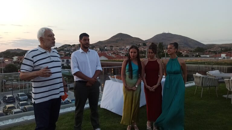 image Το ίδρυμα «ΑΓΟΡΑΣΤΟΣ ΛΑΒΔΑΡΑΣ» βραβεύει τους αριστούχους μαθητές Λυκείου.