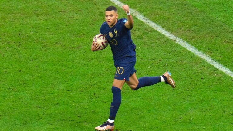 image Κάλεσμα Εμπαπέ στον γαλλικό λαό να μην επιτρέψει στην ακροδεξιά να καταλάβει την εξουσία