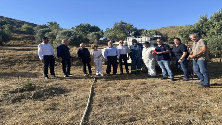 image Λήμνος :Παρουσιά του Περιφερειάρχη Κωνσταντίνου Μουτζούρη για πρώτη φορά δακοκτονία (φωτο)