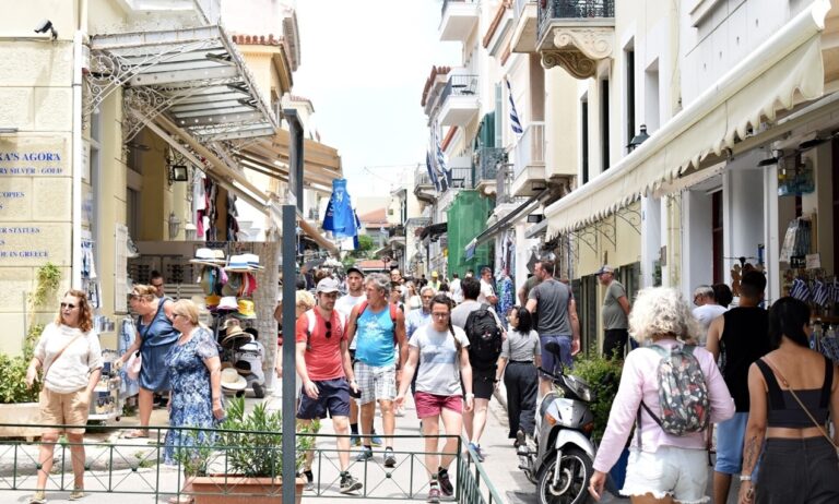 image Περίπου 7.500 τουρίστες έχουν ταξιδέψει στην Ελλάδα μέσω του χρεωκοπημένου FTI