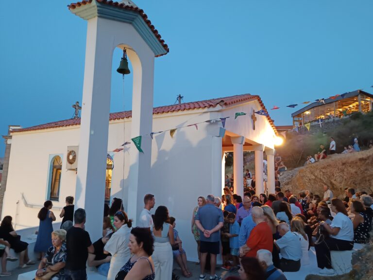 image Πανηγυρίζει το παρεκκλήσι της Αγίας Παρασκεύης στον Ρωμέικο Γιαλό.