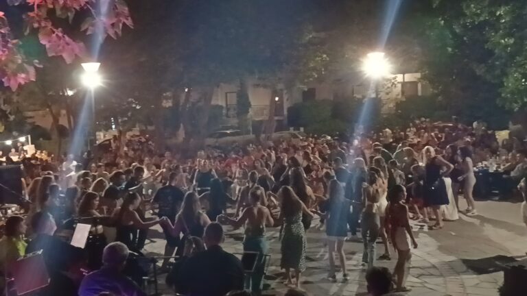 image Λήμνος-Πανηγύρι “Aγίου Παντελεήμονα”:Περισσότερα από 1000 άτομα στο πάρκο Ανδρωνίου! Χόρεψαν μέχρι το πρωί!(Βίντεο+φωτό)