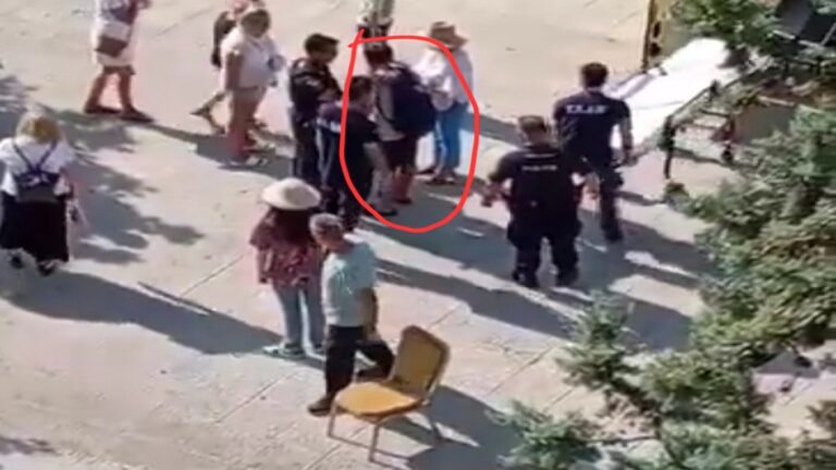 image Λαμία: Τουρίστας «κοκκάλωσε» όρθιος για 3 ώρες στο κέντρο της πόλης