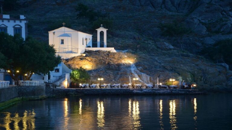image Πανηγυρίζει το γραφικό εκκλησάκι της Αγίας Παρασκευής στο Ρωμέικο.