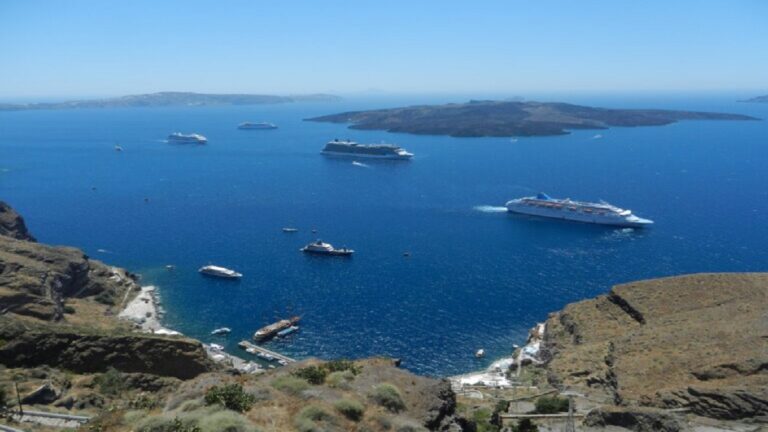 image Τέλος Κρουαζιέρας: Τι εξετάζει το υπουργείο Εθνικής Οικονομίας και Οικονομικών- Ο ρόλος της Σαντορίνης