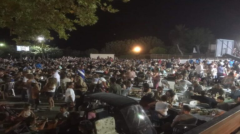 image Λαοθάλασσα στους Αγκαρυώνες! Οι “Μακαρόνες”  έσπασαν τα “κοντέρ” προσέλευσης !