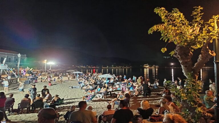 image Μαγνήτισε το κοινό η συναυλία στην παραλία Νέα Μάδυτο κάτω από την Πανσέληνο(Βίντεο+φωτό)