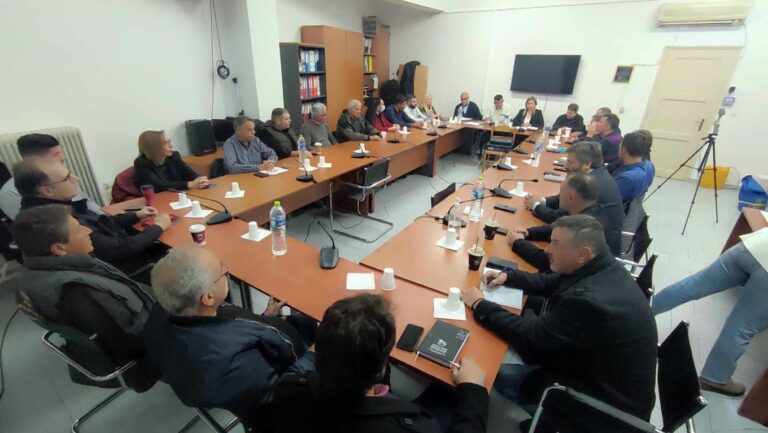 image Λήμνος: Μπλόκο στη συνεδρίαση του Δημοτικού Συμβουλίου – «Όχι» στο κατεπείγον εν μέσω έντασης