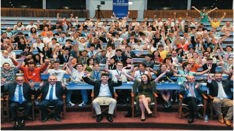image Το success story των Ελλήνων μαθητών στη Διεθνή Οικονομική Ολυμπιάδα.Χάλκινο μετάλλιο στον Χρήστο Λούκα.