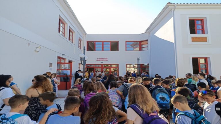 image Λήμνος: Πρώτο κουδούνι στo 3o Δημοτικό σχολείο παρουσία του Επάρχου.(Βίντεο+Φώτο)