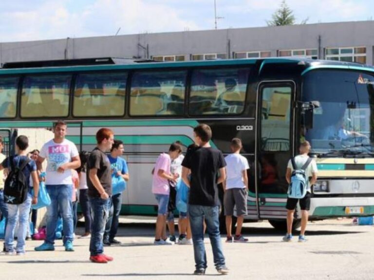 image Λήμνος: Με 13 δρομολόγια των ΚΤΕΛ η μεταφορά των μαθητών από αύριο Παρασκευή 20 Σεπτεμβρίου.