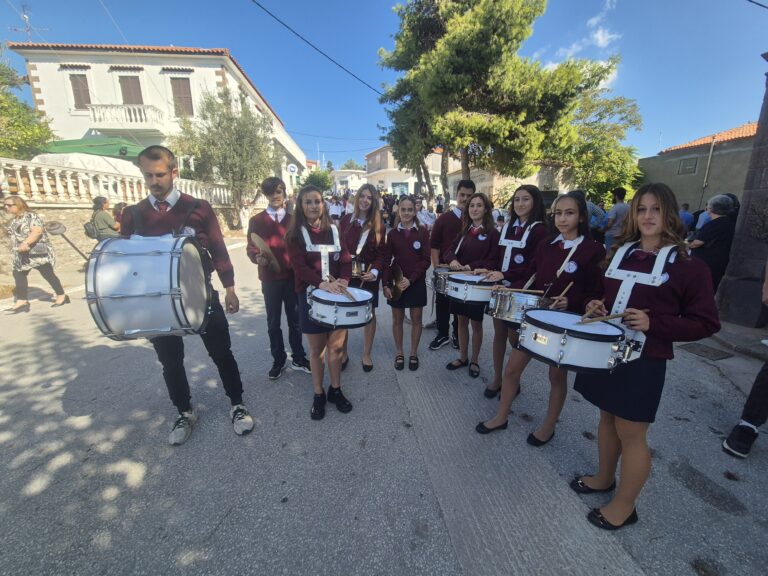 image Μούδρο: Με μεγαλοπρέπεια τίμησαν την 8η Οκτωβρίου.(Φώτο)