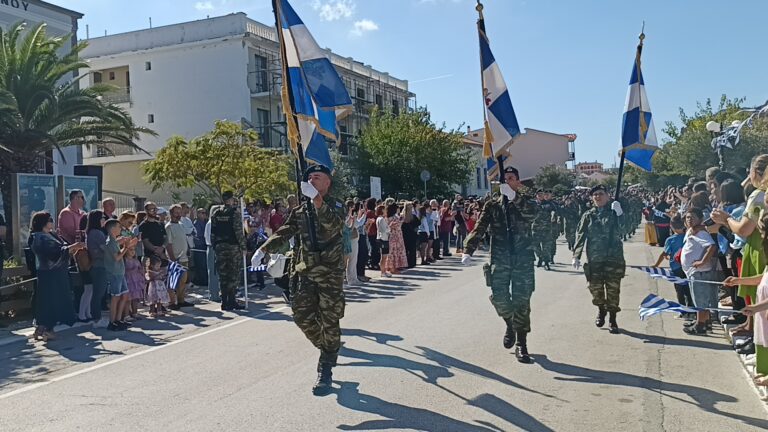 image Λήμνος: Πλήθος κόσμου στην παρέλαση για την επέτειο  Απελευθέρωσης . (Βίντεο+φωτό)