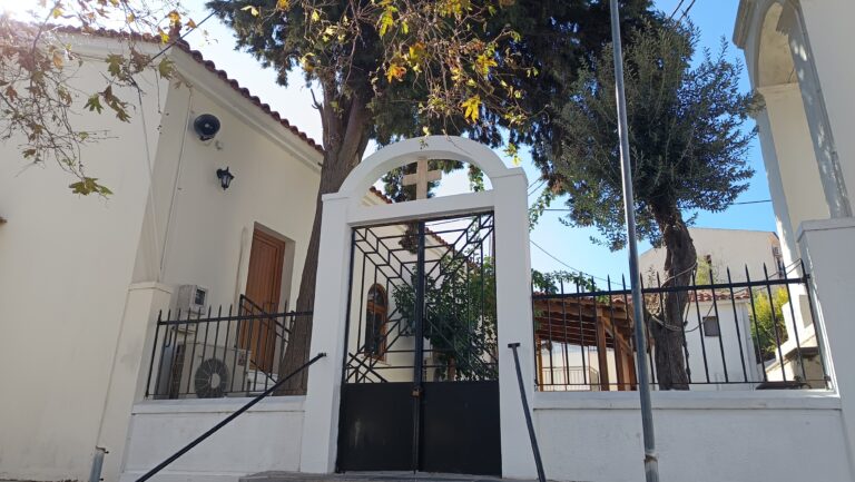 image Πανηγυρίζει το εκκλησάκι των Παμμεγίστων Ταξιαρχών στην Αγορά της Μύρινας
