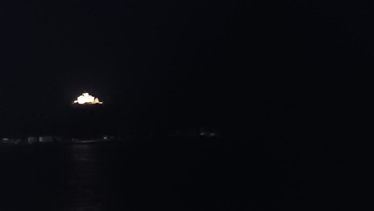 image Μύρινα: προβλήματα απο την συνεχής βροχή…..χωρίς φωτισμό το λιμάνι του Αγίου Νικολάου.