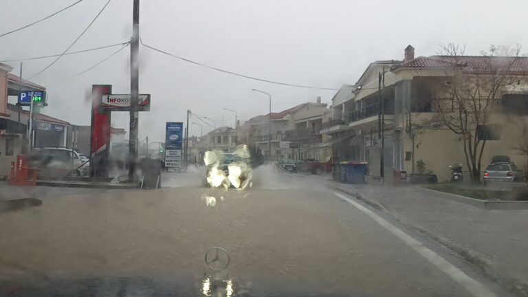 image Καιρός: Ισχυρές βροχές και καταιγίδες μέχρι τα ξημερώματα της Τρίτης – Ποιες περιοχές θα πλήξει η κακοκαιρία Bora
