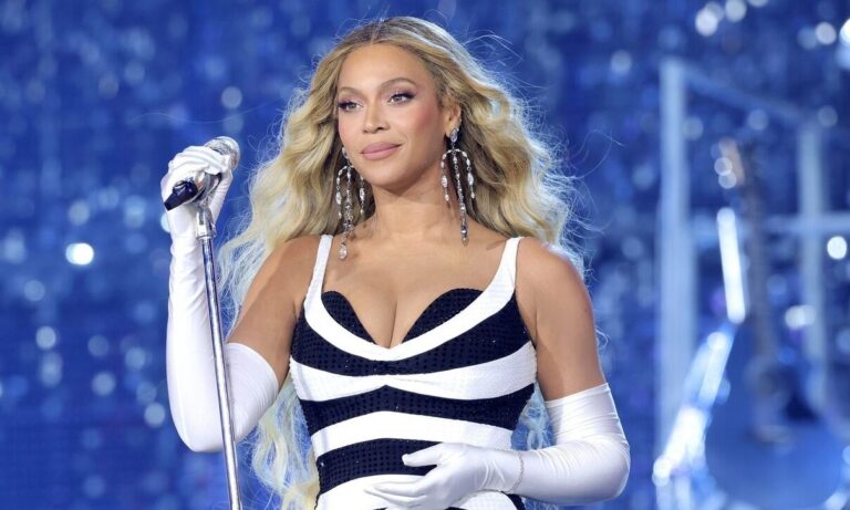 image Beyonce: Ντύθηκε Πάμελα Άντερσον στο Baywatch και «έριξε» τo instagram