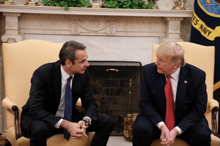 image Tηλεφωνική επικοινωνία Μητσοτάκη – Τραμπ —Πρόσκληση του πρωθυπουργού να επισκεφθεί την Ελλάδα.
