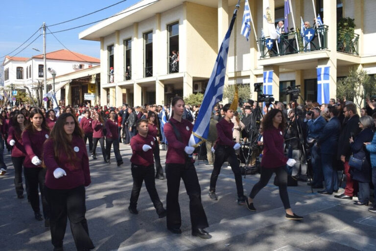 image ΧΙΟΣ-Ελευθέρια: Παρέλαση με μαχητικά, αντιμόνιο & δίχως φούστες (vid+pics)